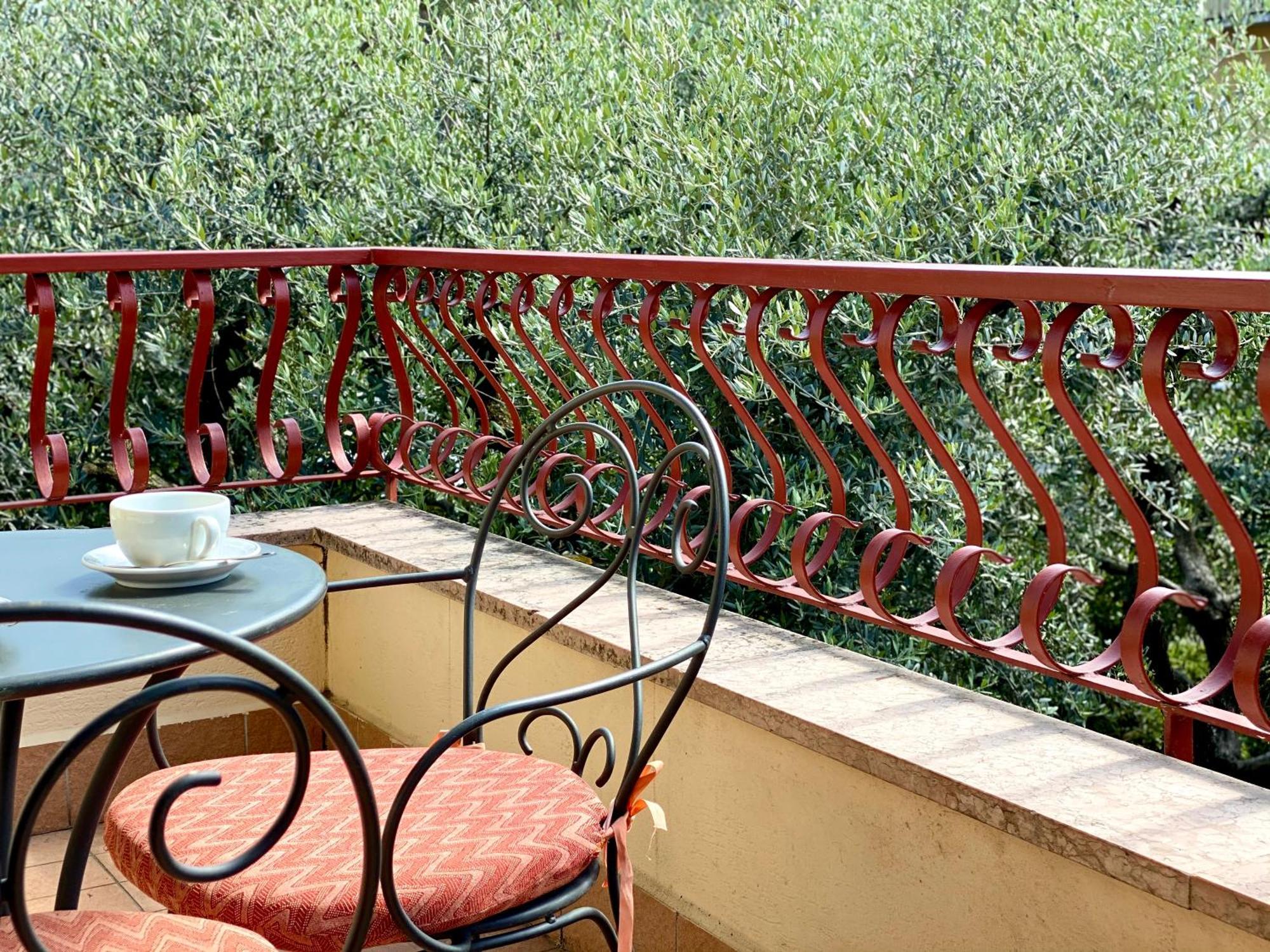 Jolly Apartments Sirmione Exterior photo